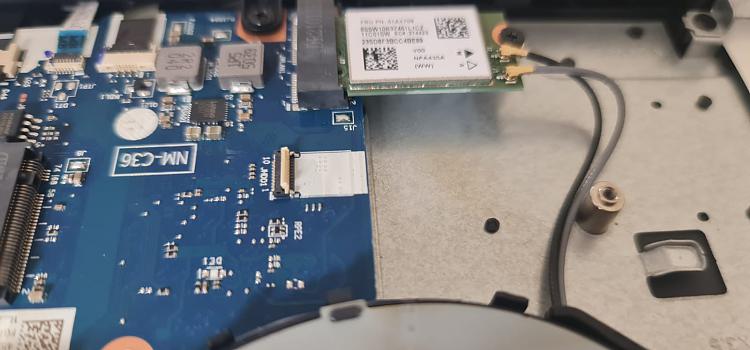 Adding SSD 2.5" to laptop - Connector slot is taken to power a fan-whatsapp-image-2022-09-07-16.44.17.jpeg